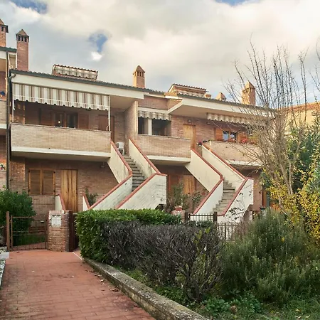 Little Brick House On Hills With Balconies Apartamento
